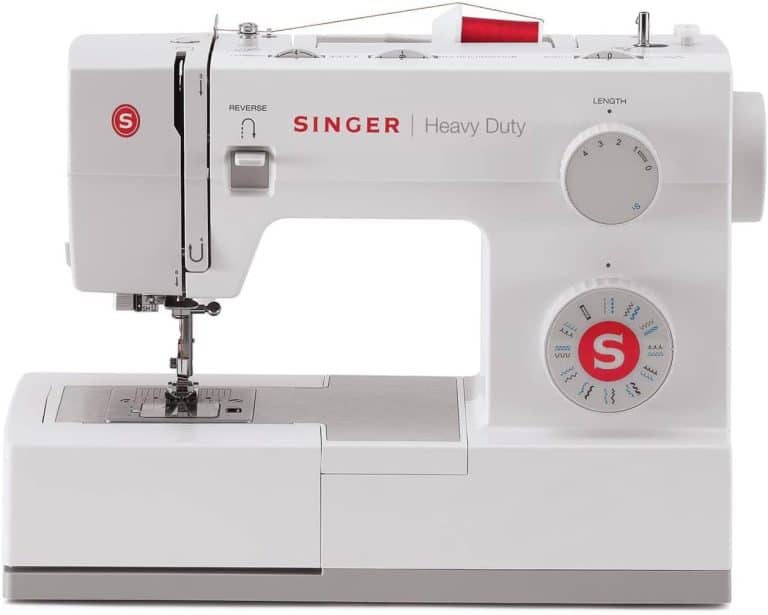 A Singer Scholastic 5523 sewing machine on a white background.